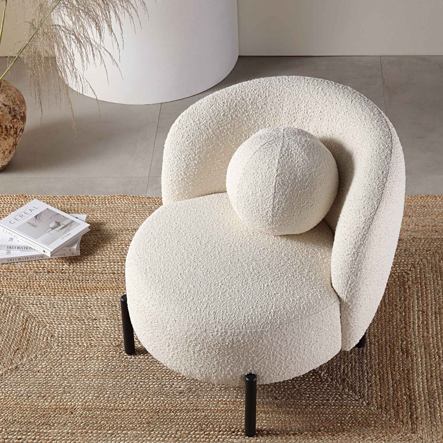 Fauteuil Amboise avec coussin boule, boucle écrue