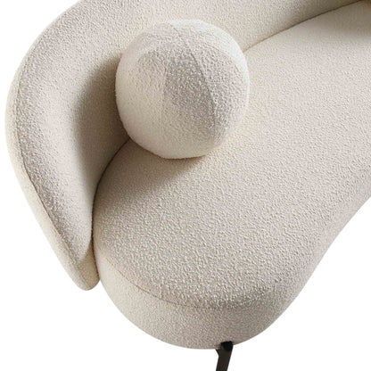 Canapé Amboise 3 places courbé avec coussins boules, écru bouclé