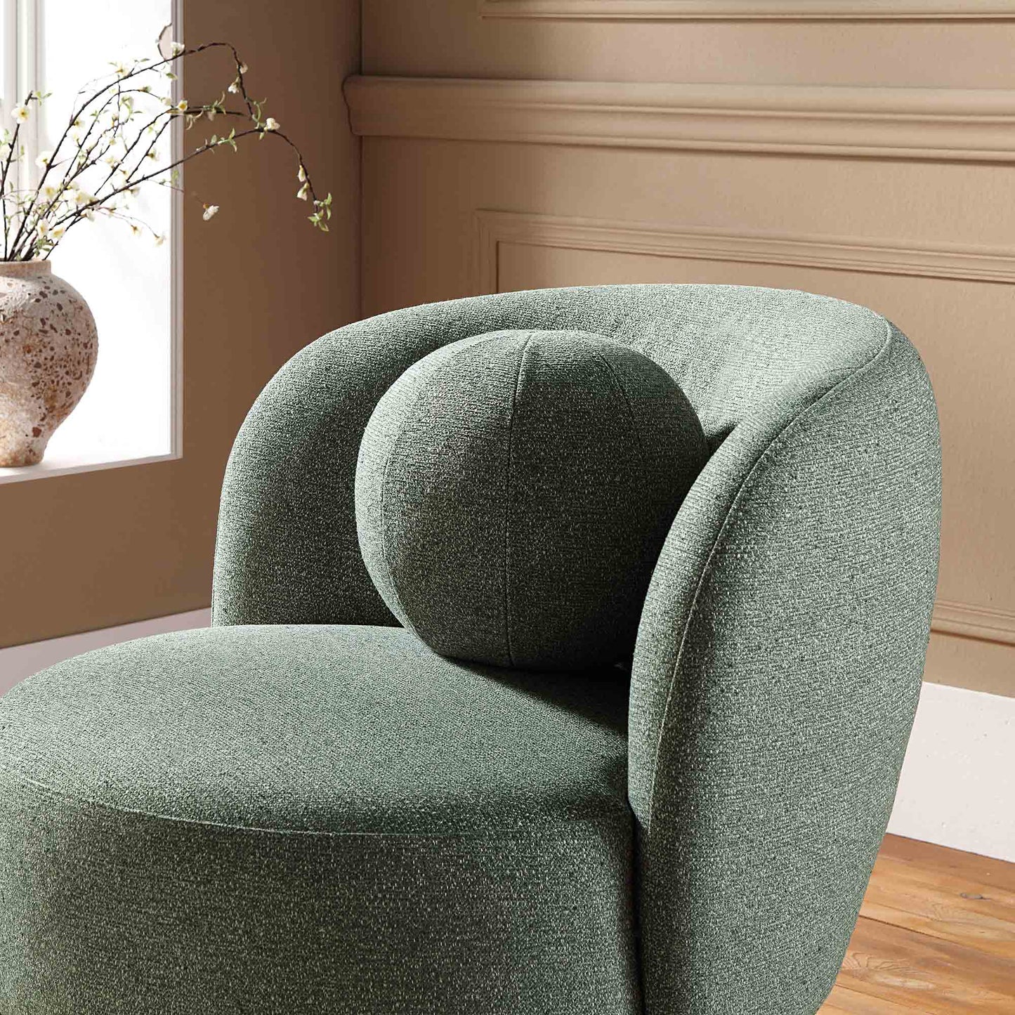 Fauteuil Amboise avec coussin boule, tissu texturé vert épicéa