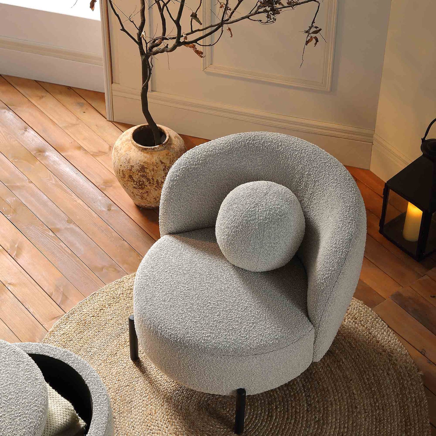 Fauteuil Amboise avec coussin boule, boucle gris brume