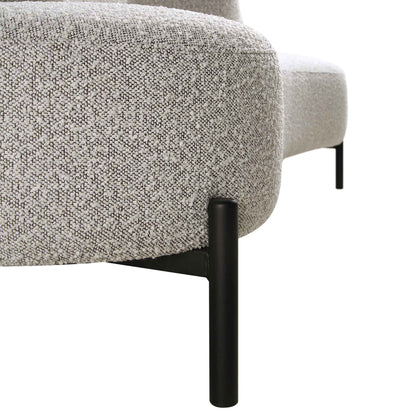 Canapé Amboise 3 places incurvé avec coussins boules, boucle gris brume