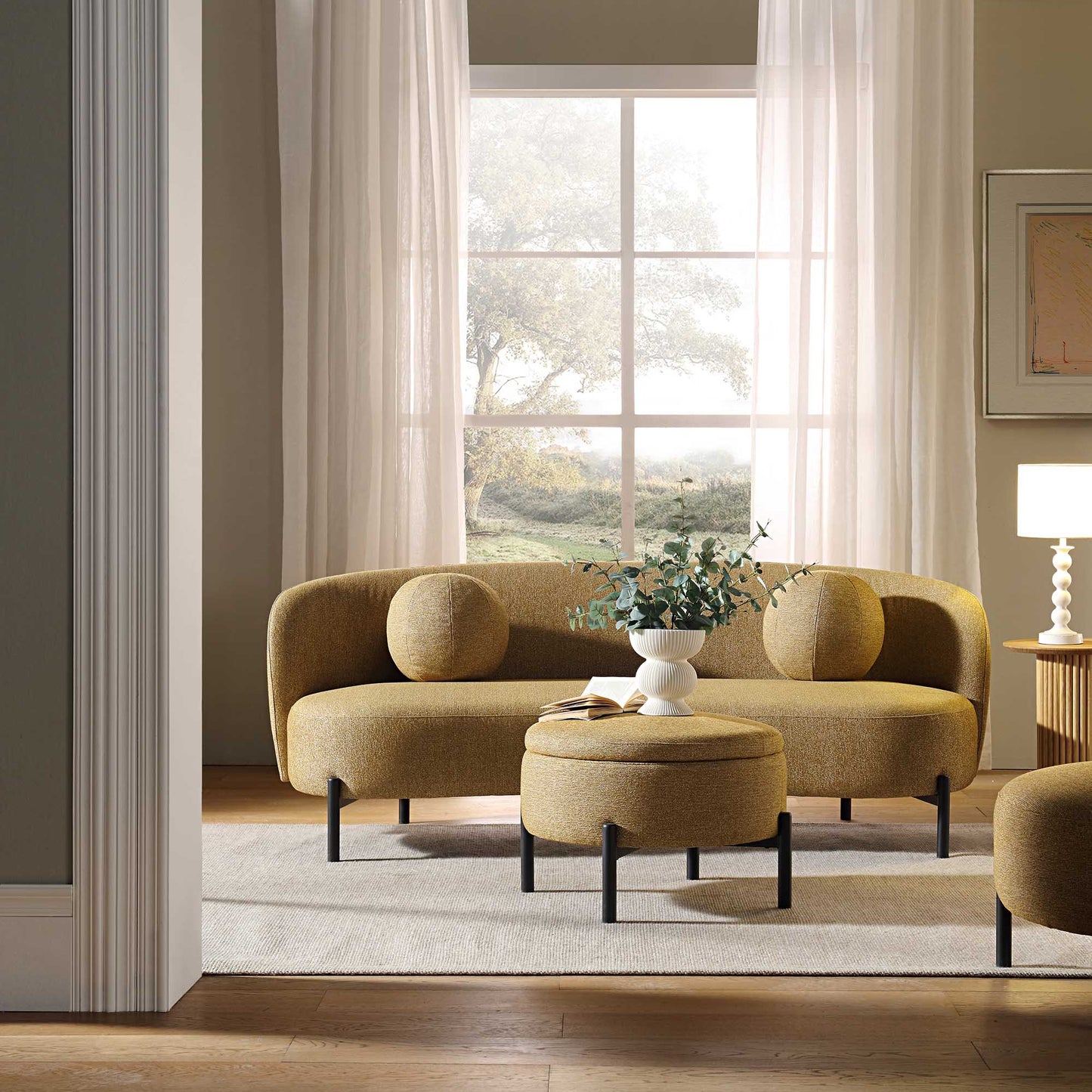 Canapé Amboise 3 places incurvé avec coussins boules, tissu texturé Marigold