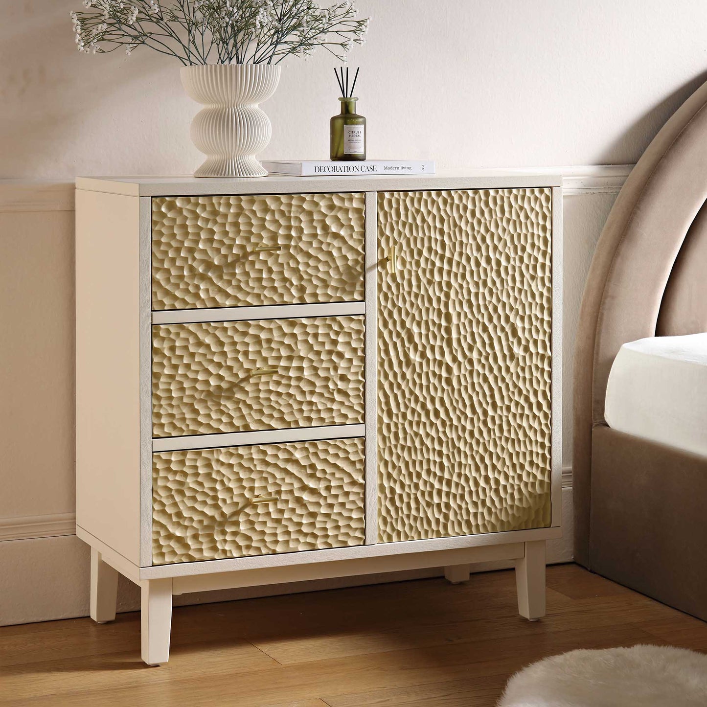 Buffet Bianca Chip sculpté 1 porte 3 tiroirs, beige sable et ivoire