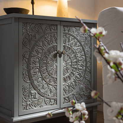 Petit buffet sculpté Chantilly gris moyen