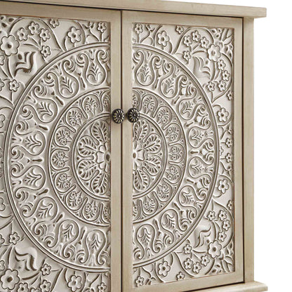 Petit buffet sculpté blanchi à la chaux de Chantilly