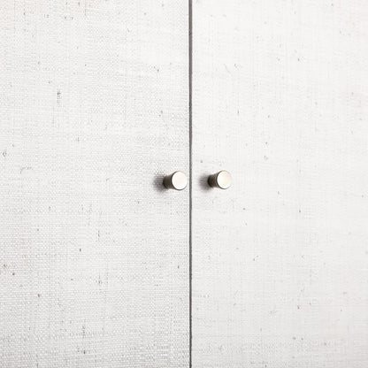 Grand meuble de rangement Maude, frêne blanc lavé avec raphia