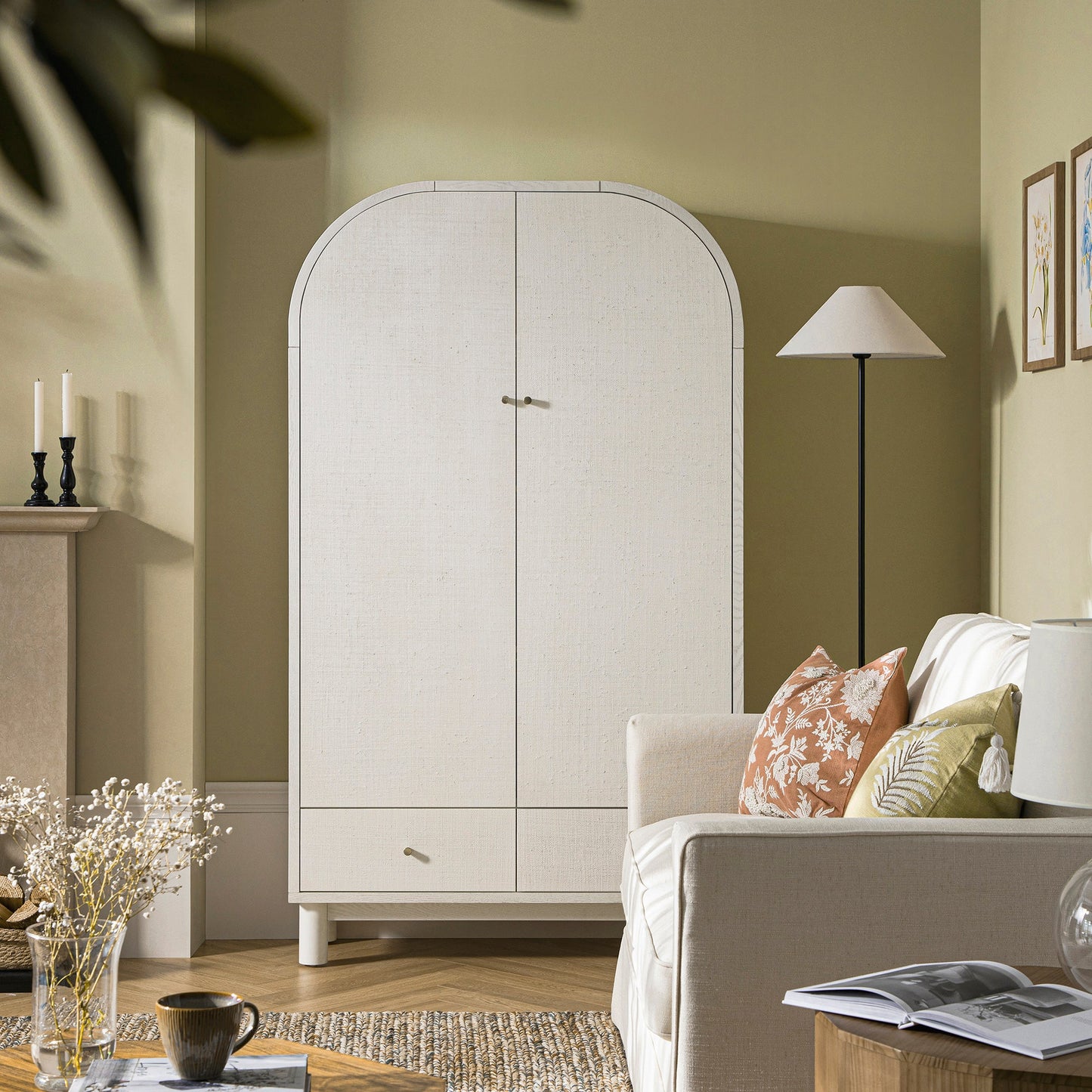 Grand meuble de rangement Maude, frêne blanc lavé avec raphia