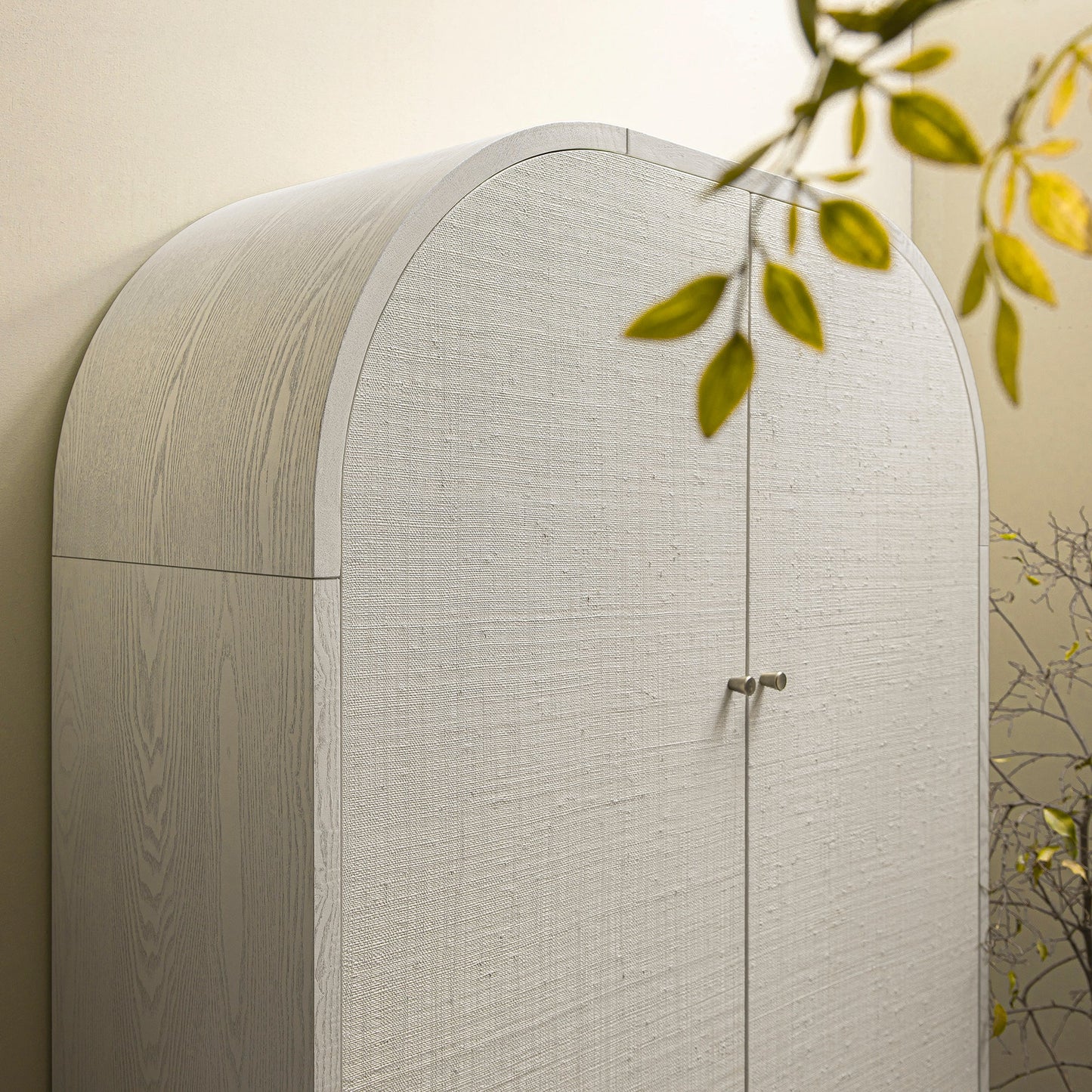 Grand meuble de rangement Maude, frêne blanc lavé avec raphia