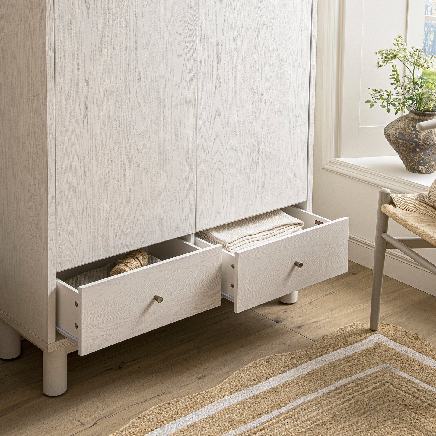 Grand meuble de rangement Maude, frêne blanc lavé