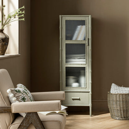 Armoire 1 porte Elstowe en imitation bambou et verre cannelé, vert sauge