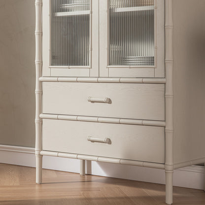 Armoire 2 portes Elstowe en imitation bambou et verre cannelé, blanc ombré