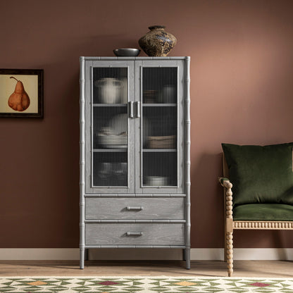 Armoire 2 portes Elstowe en imitation bambou et verre cannelé, gris chaud
