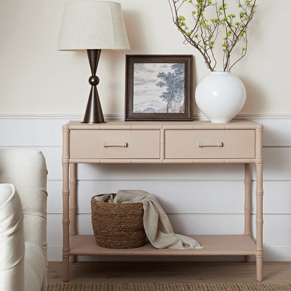 Console 2 tiroirs Elstowe en imitation bambou, rose nude