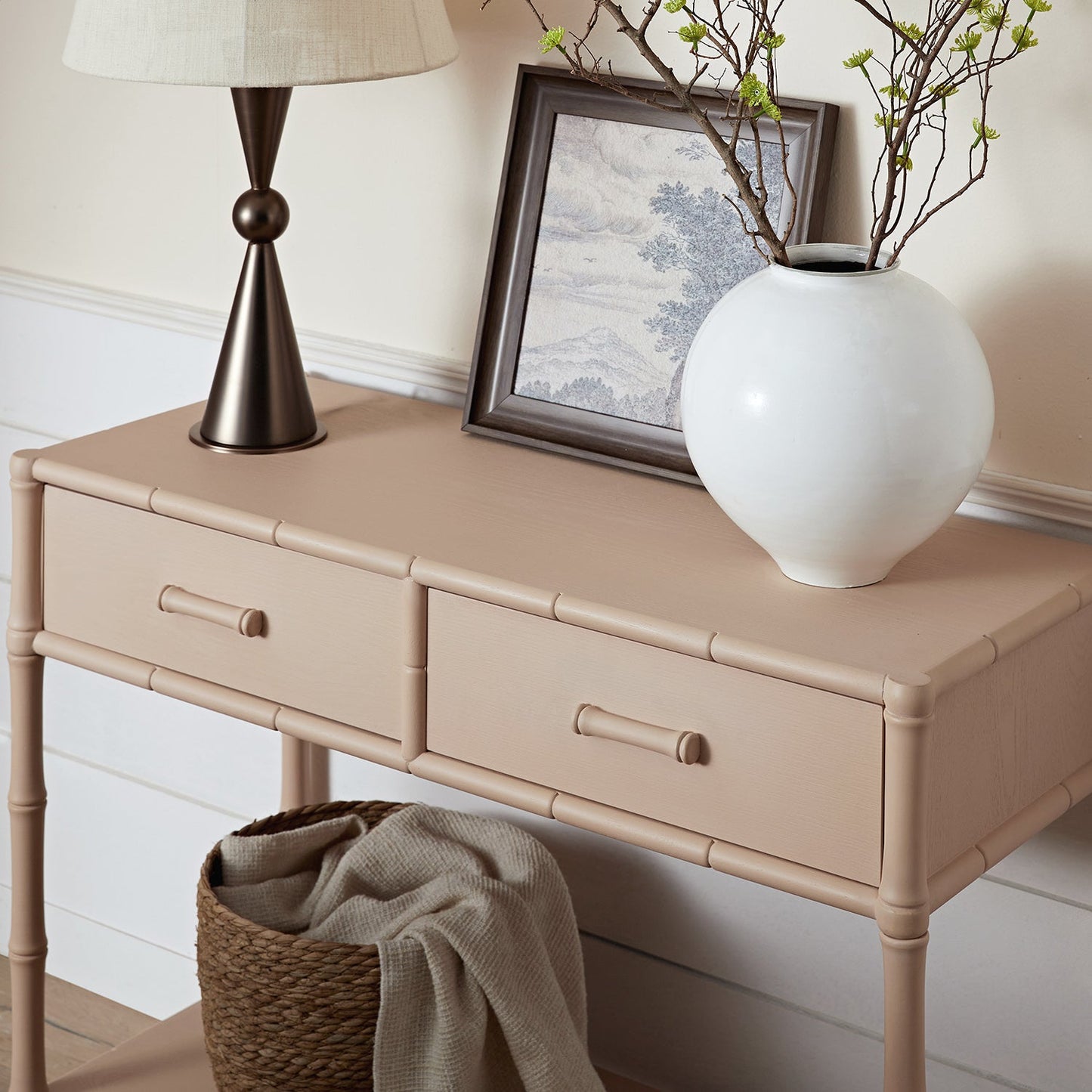 Console 2 tiroirs Elstowe en imitation bambou, rose nude