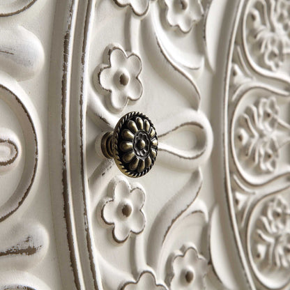 Commode 3 tiroirs sur 4 sculptée blanchie à la chaux de Chantilly