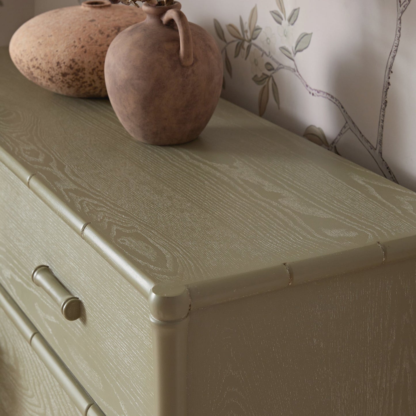 Commode 6 tiroirs Elstowe en imitation bambou, vert sauge