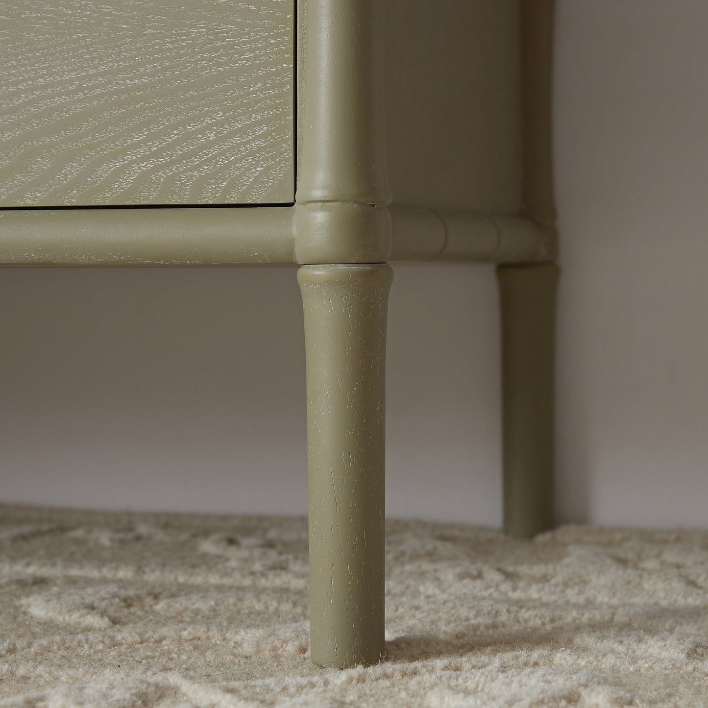 Commode 6 tiroirs Elstowe en imitation bambou, vert sauge