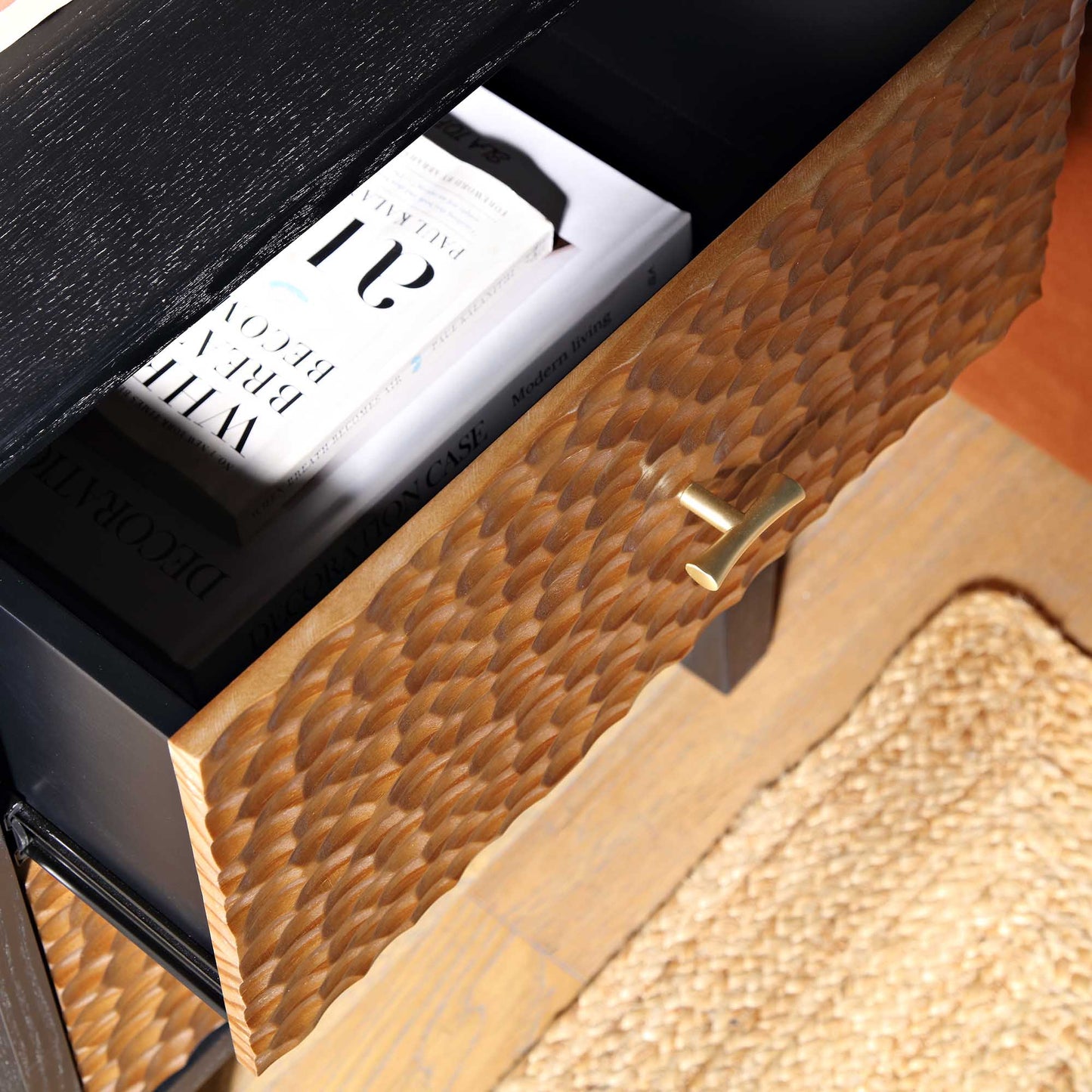 Table de chevet sculptée Bianca Chip, bronze antique et noir