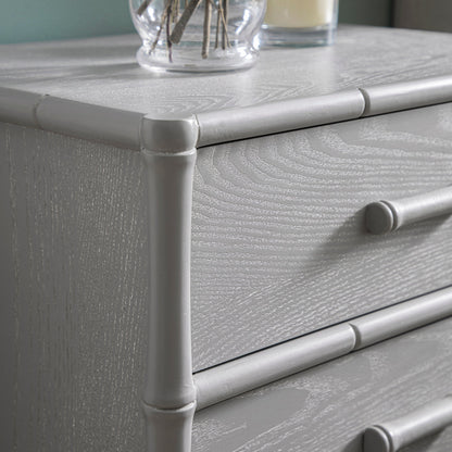 Table de chevet 3 tiroirs Elstowe en imitation bambou, gris chaud