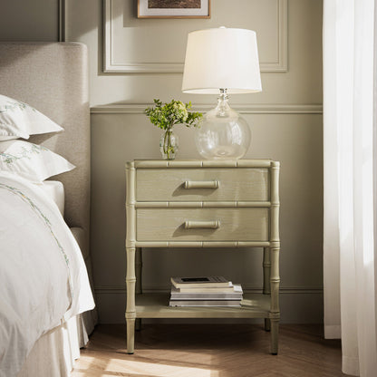 Table de chevet 2 tiroirs Elstowe en imitation bambou, vert sauge