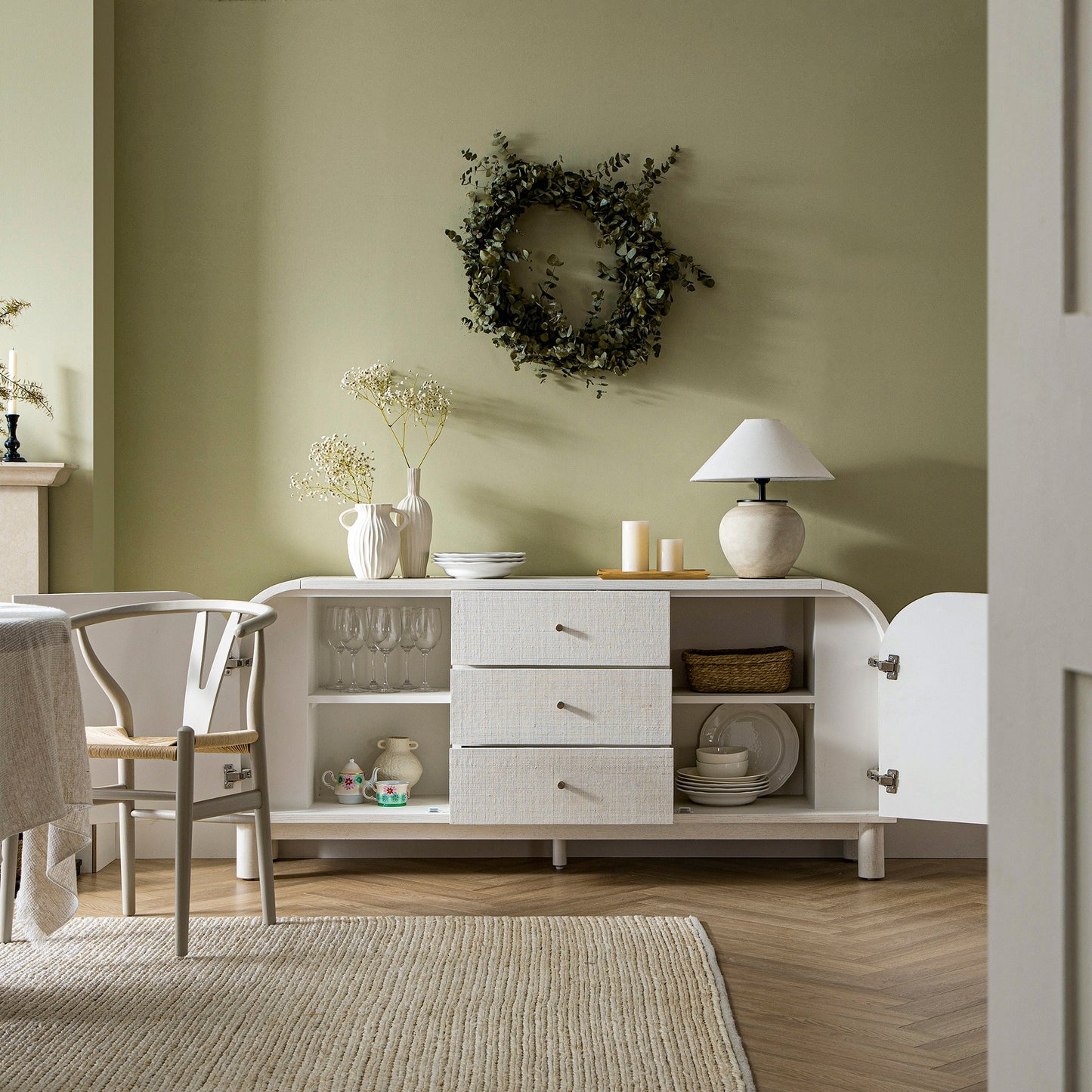 Buffet large à 3 tiroirs Maude, frêne blanc lavé avec raphia