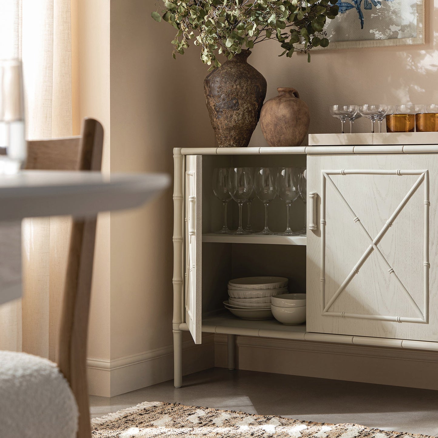 Petit buffet Elstowe en imitation bambou, blanc ombré