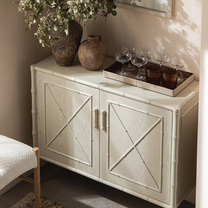 Petit buffet Elstowe en imitation bambou, blanc ombré