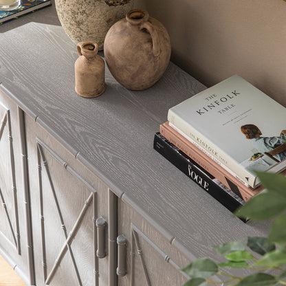 Grand buffet Elstowe en imitation bambou, gris chaud