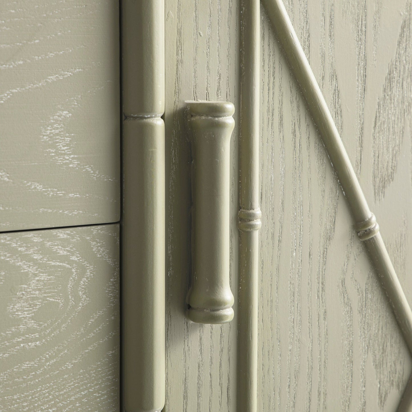 Buffet Elstowe imitation bambou 1 porte 3 tiroirs, vert sauge