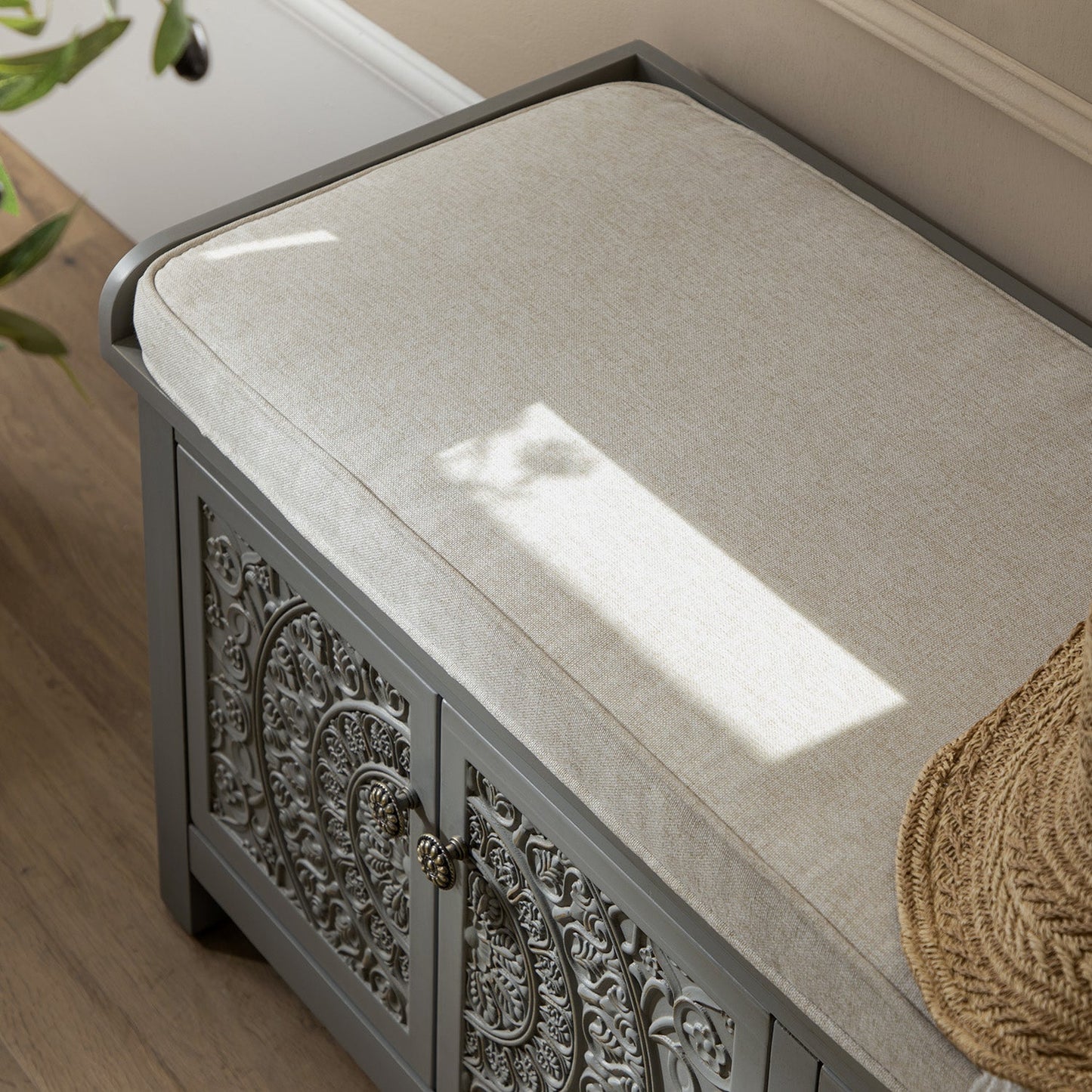 Banc de rangement sculpté Chantilly gris moyen
