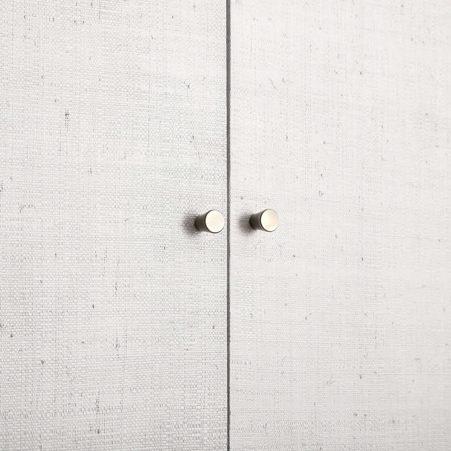 Armoire double Maude, frêne blanc lavé avec raphia