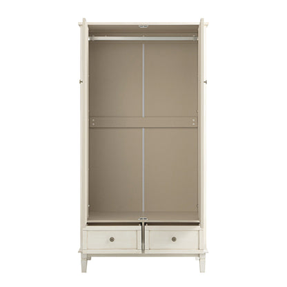 Armoire double sculptée blanchie à la chaux de Chantilly