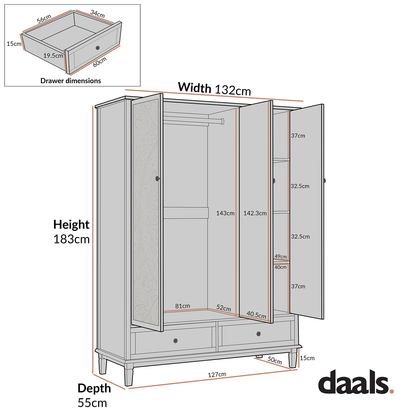 Armoire triple sculptée blanchie à la chaux de Chantilly