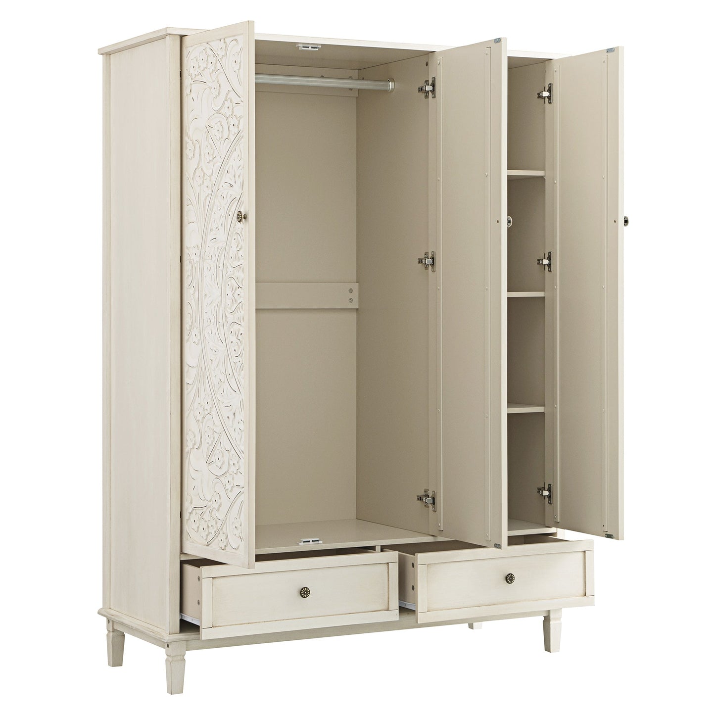 Armoire triple sculptée blanchie à la chaux de Chantilly