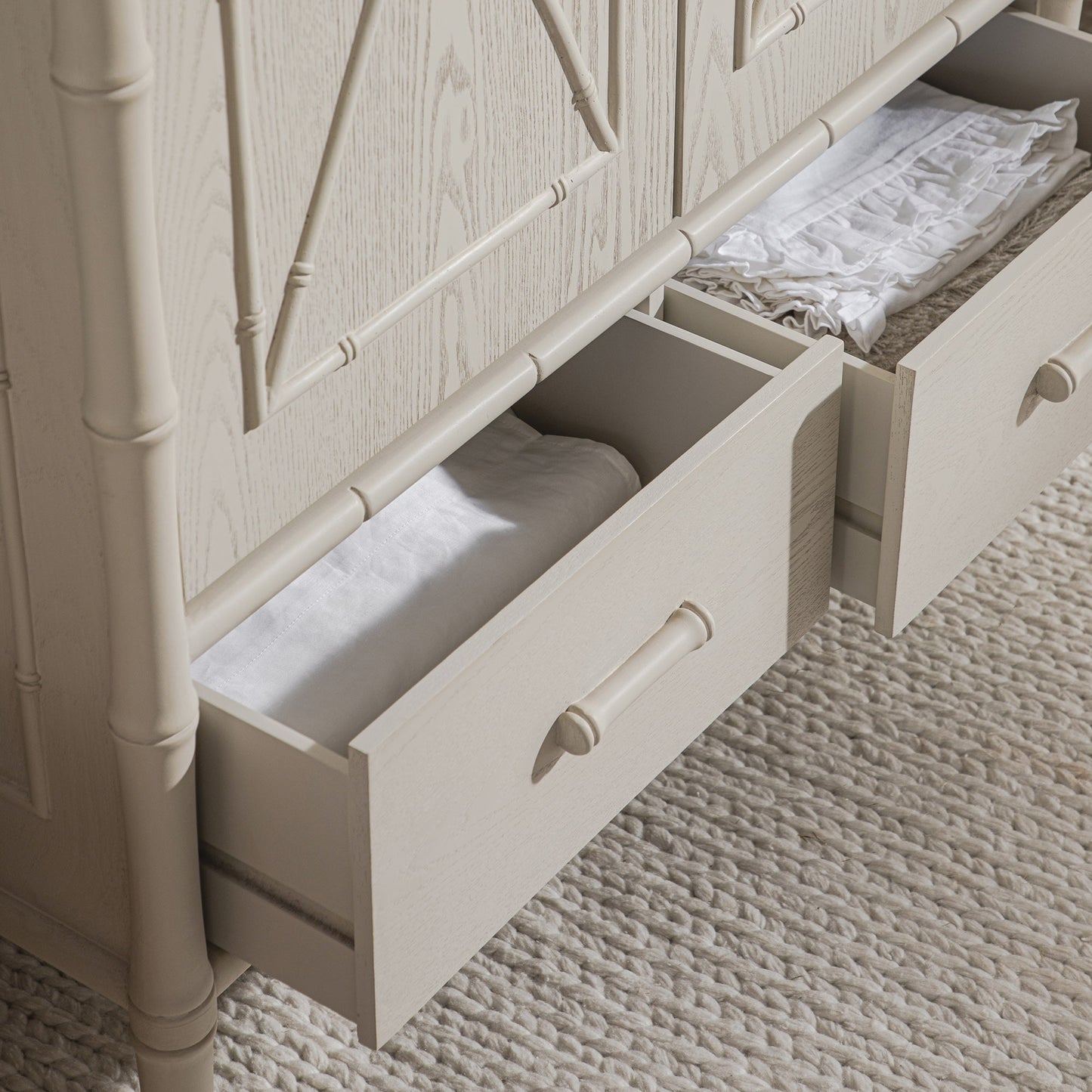 Armoire double Elstowe en imitation bambou, blanc ombré