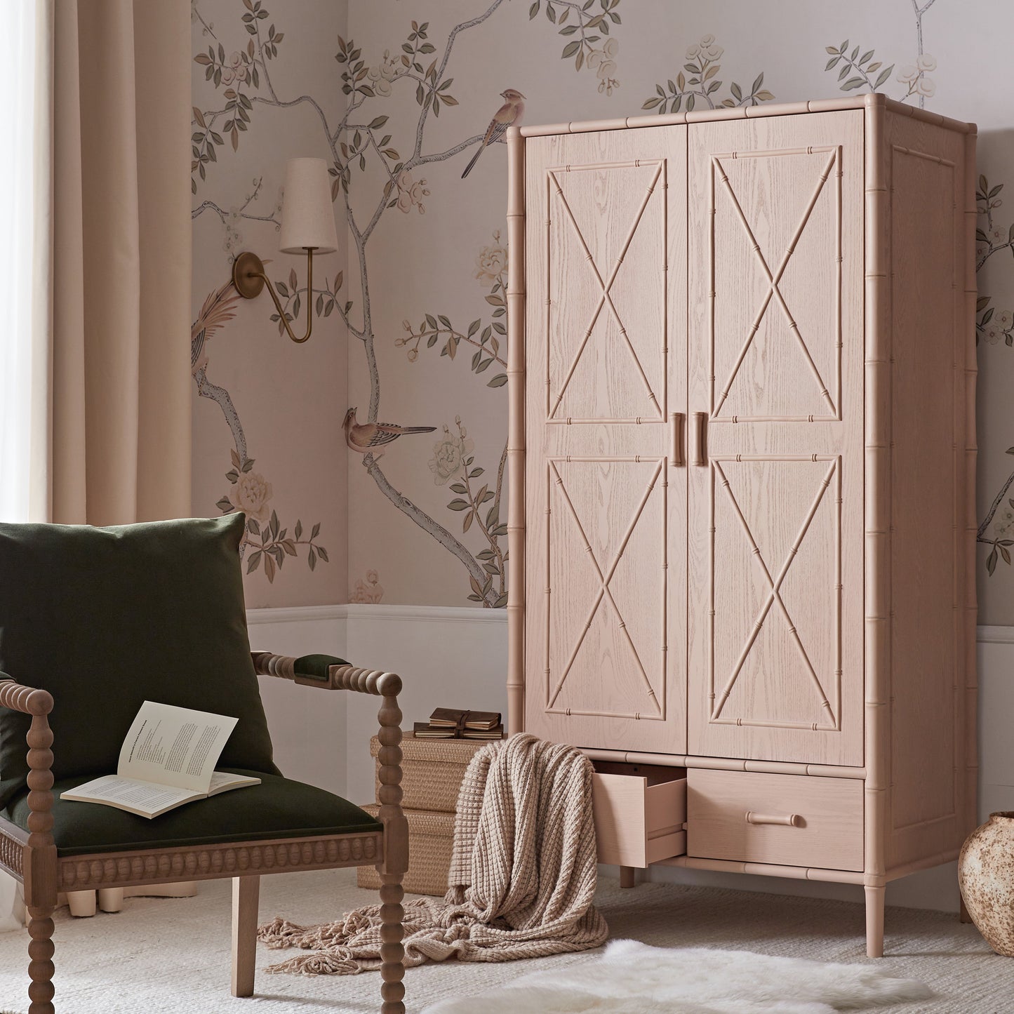 Armoire double en imitation bambou Elstowe, rose nude