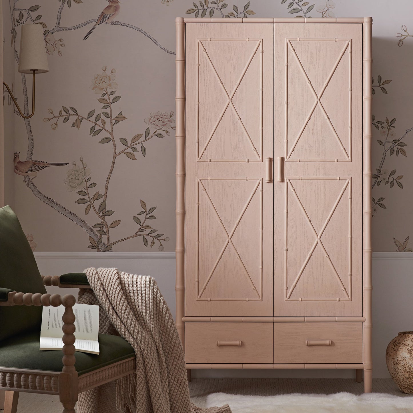 Armoire double en imitation bambou Elstowe, rose nude