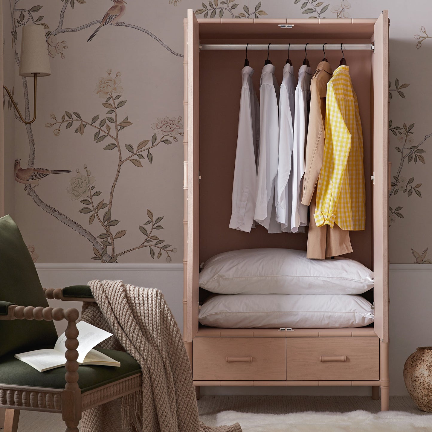 Armoire double en imitation bambou Elstowe, rose nude