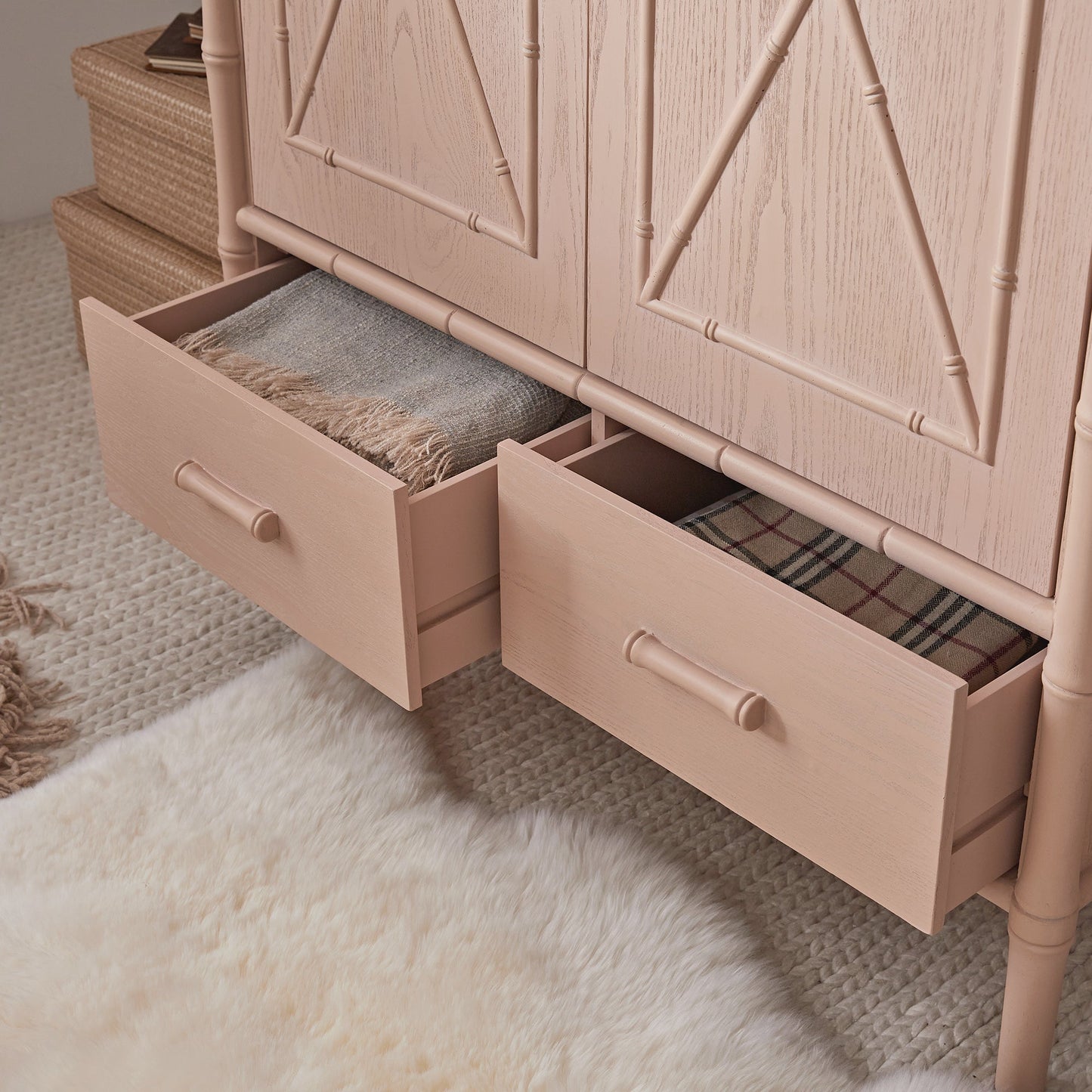 Armoire double en imitation bambou Elstowe, rose nude