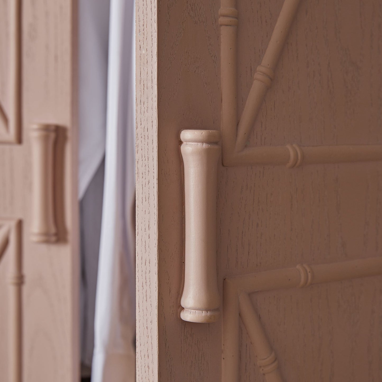 Armoire double en imitation bambou Elstowe, rose nude