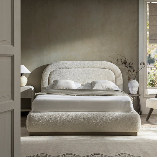 Lit coffre rembourré en bois Luella, modèle Boucle écru