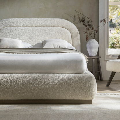 Lit coffre rembourré en bois Luella, modèle Boucle écru