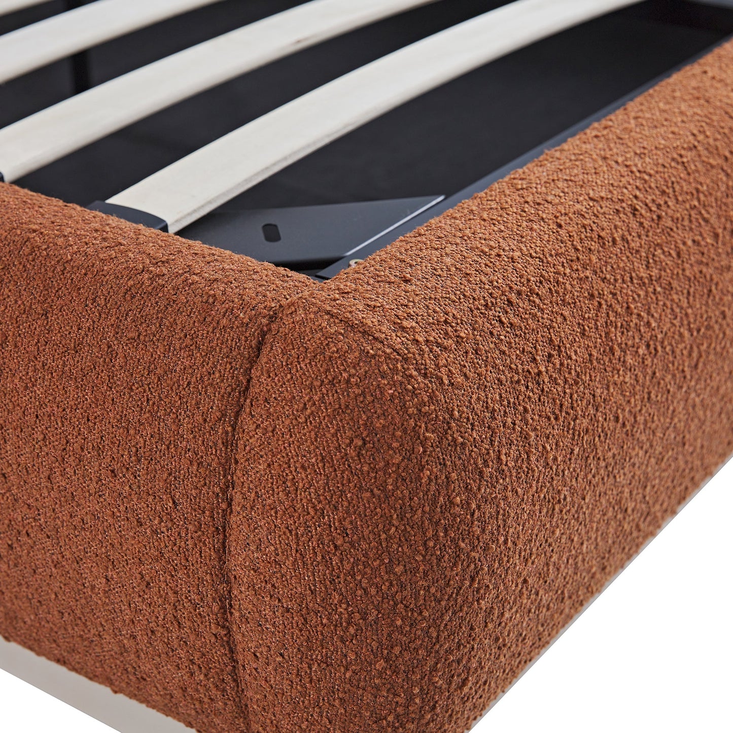 Lit de rangement rembourré en bois Luella, sommier à lattes, boucle rouille