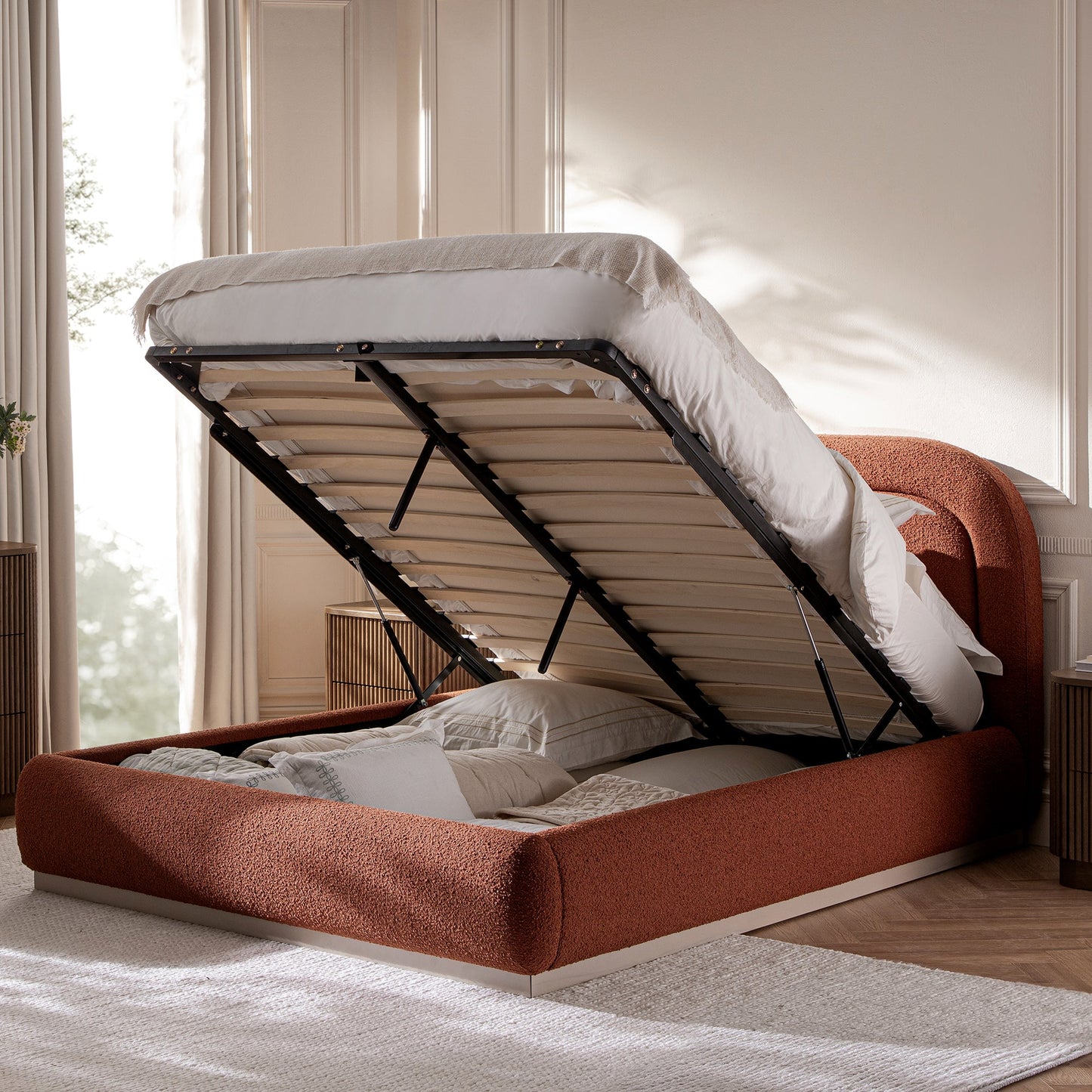 Lit de rangement rembourré en bois Luella, sommier à lattes, boucle rouille