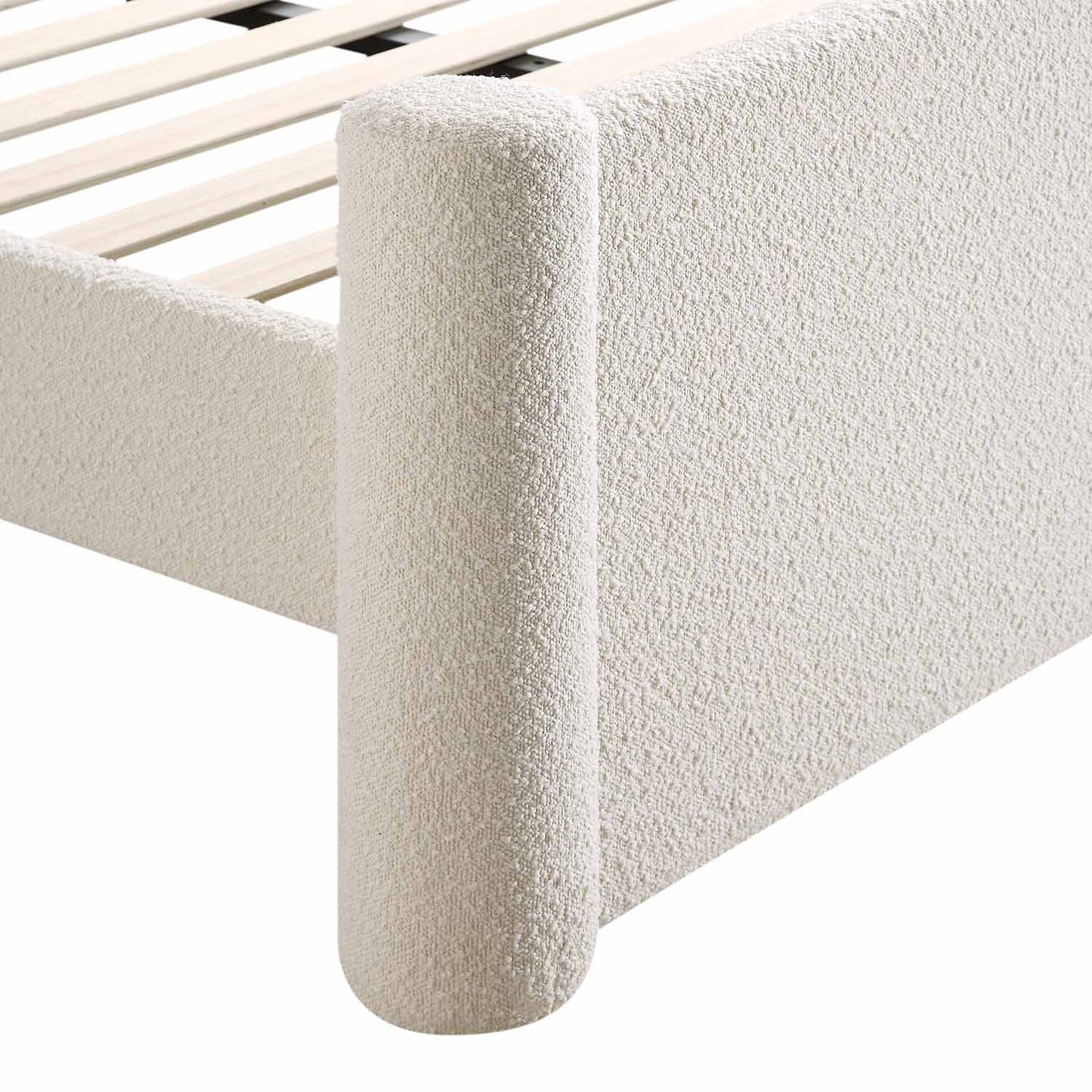 Lit à colonnes rembourré beige Boucle Galerie