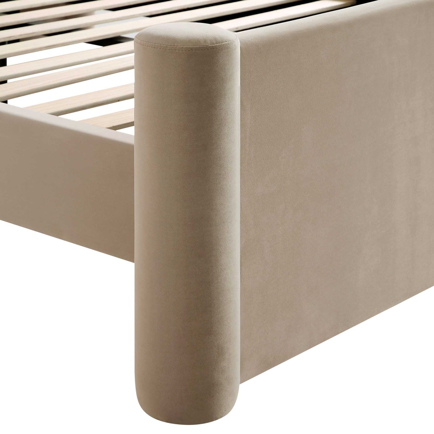 Lit à colonnes rembourré en velours taupe Galerie