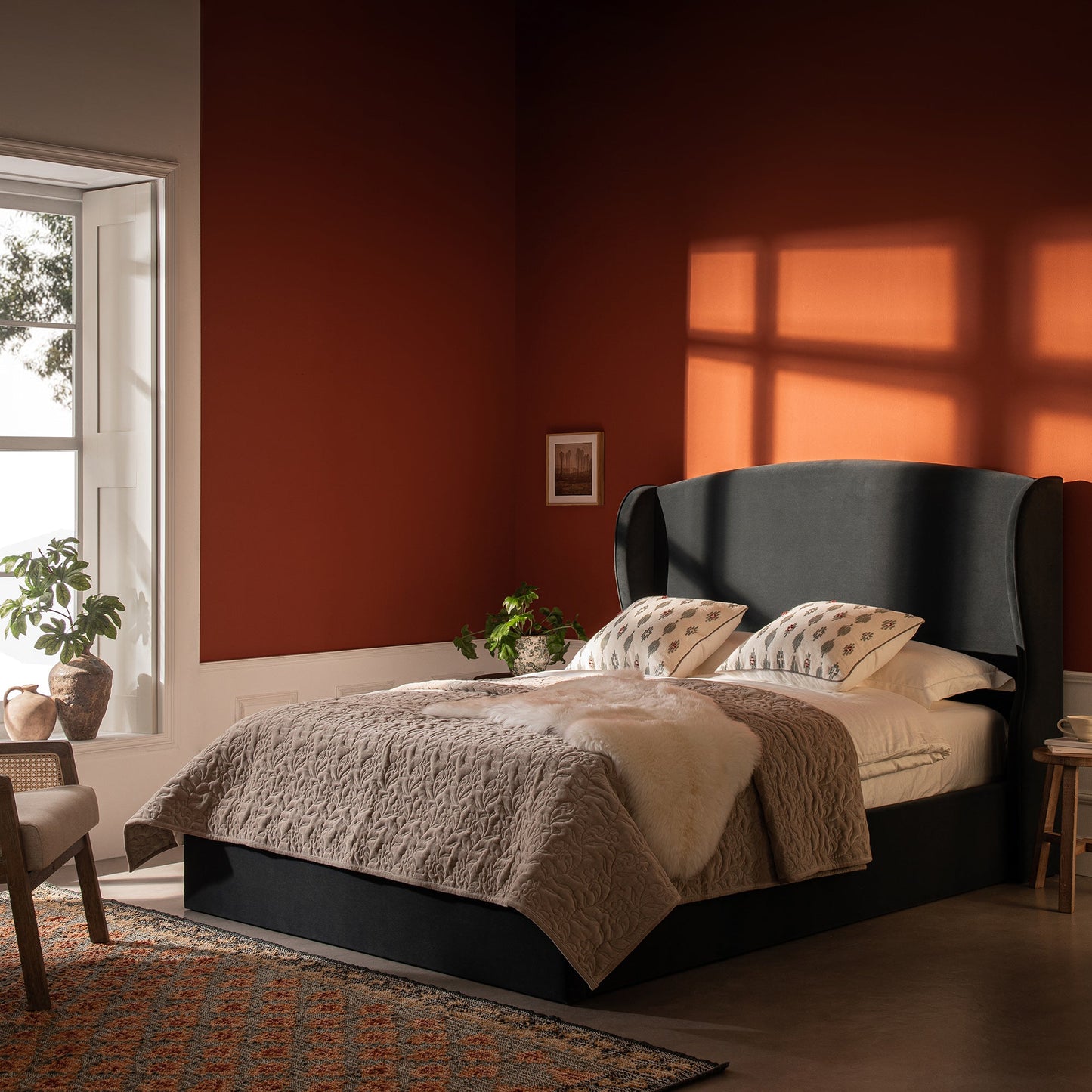 Lit de rangement rembourré Kimberly à oreilles, velours bleu égéen