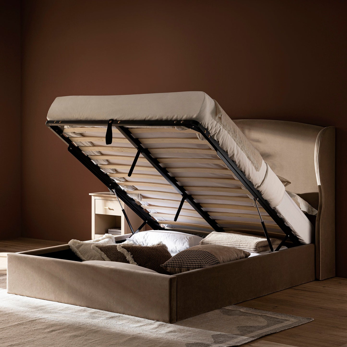 Lit de rangement rembourré à oreilles Kimberly, velours taupe