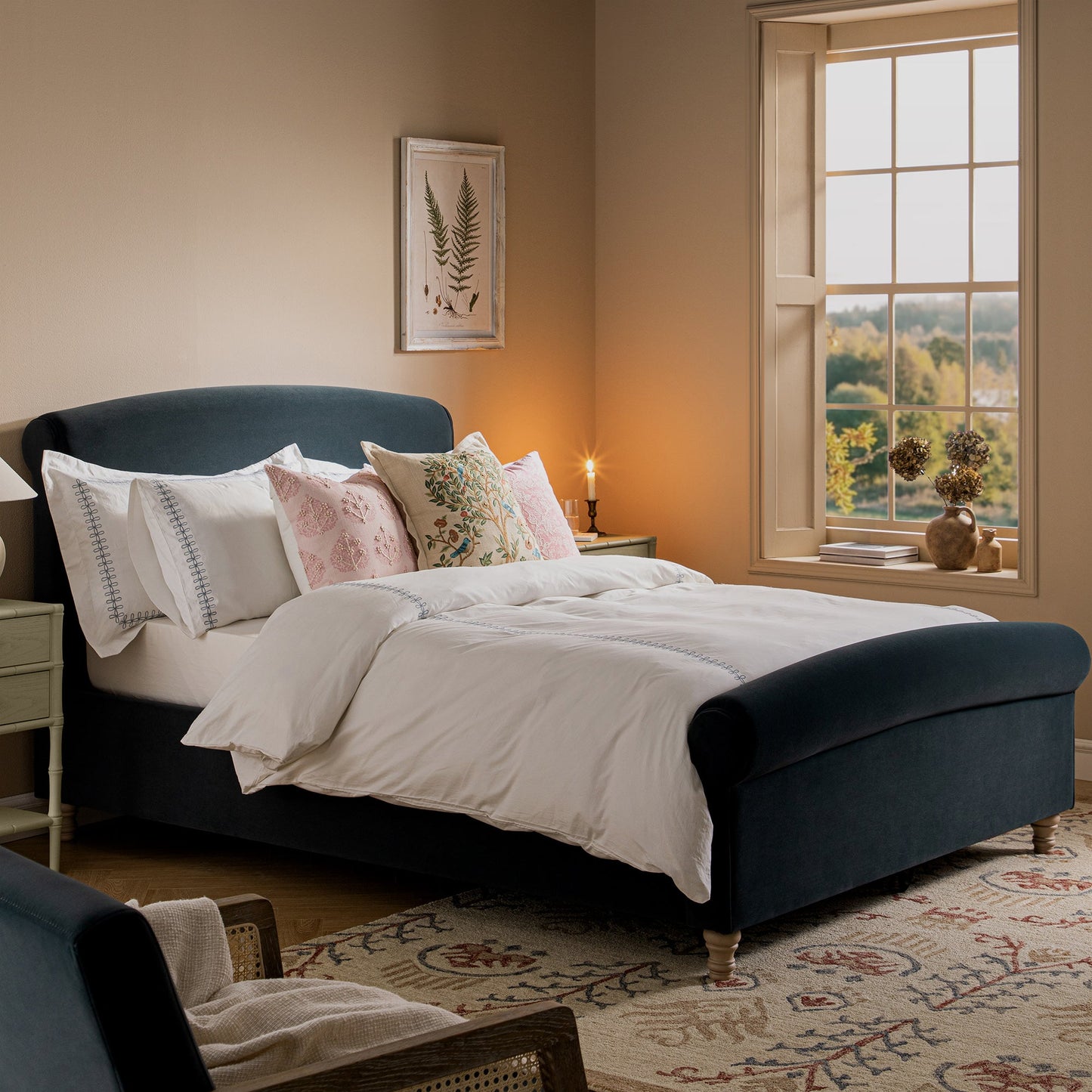 Lit traîneau ottoman Porchester avec rangement, velours bleu égéen