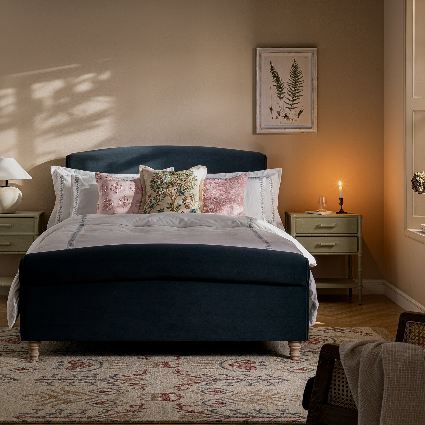 Lit traîneau ottoman Porchester avec rangement, velours bleu égéen